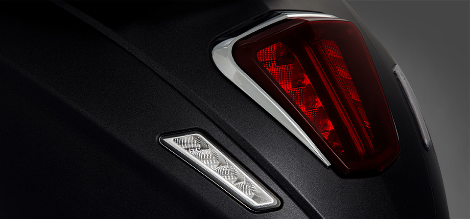 LED TAILLIGHT ด้วยดีไซน์ที่สะดุดตา โดดเด่นจากแสงไฟ LED ที่ส่องสว่างคมชัดทุกการเดินทาง